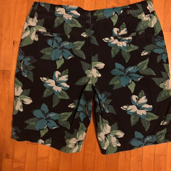 Shorts - Picture 3 of 3